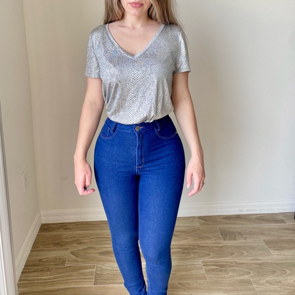 White House Black Market - Metallic-Print V-Neck Tee Size Large. - Picture 5 of 16